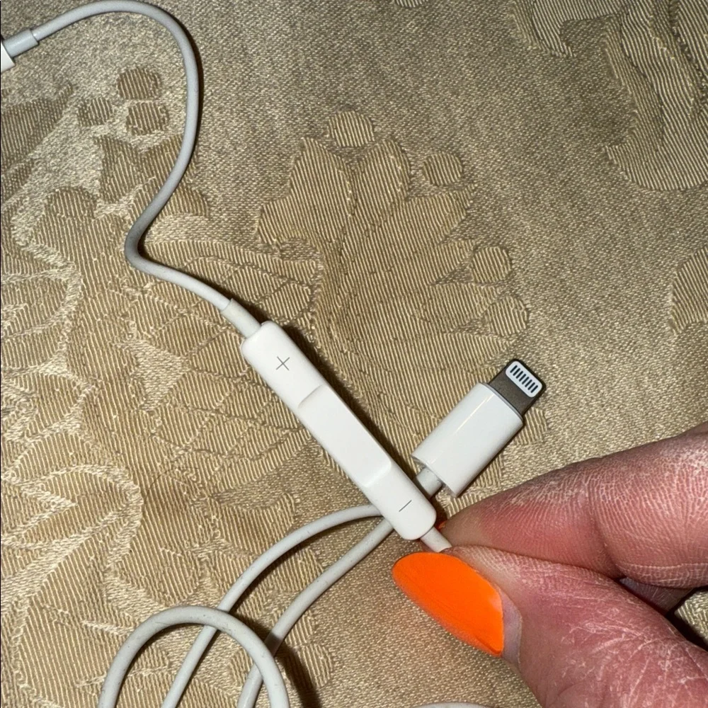 Apple EarPods Lightning Connector - Classic White